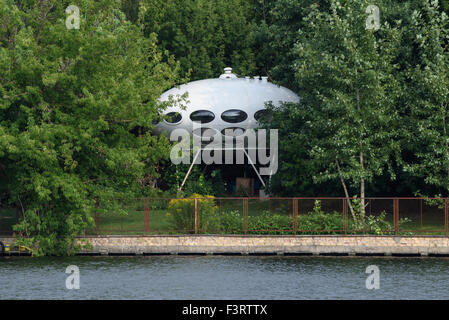 Berlino. Germania. Il futuro 13. Il Futuro House è una casa prefabbricata progettata nel 1968 dall'architetto finlandese Matti Suuronen. Foto Stock