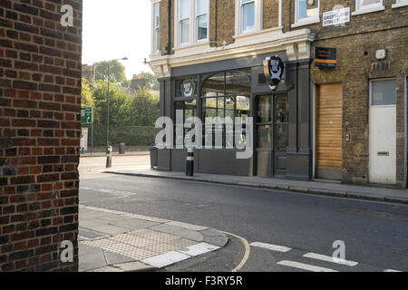 Brew Dog la birra artigianale bar in Groenlandia Street in Camden Town vicino al mercato di Camden e prove di nuove imprese a Camden Foto Stock