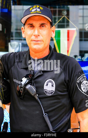 A Beverly Hills Cop posa per la fotocamera Foto Stock