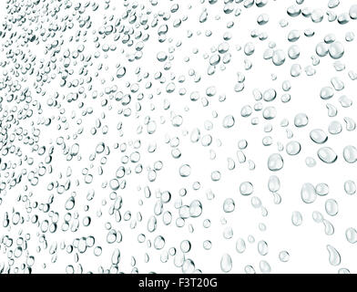 Gocce di acqua su un vetro isolato su bianco. Foto Stock