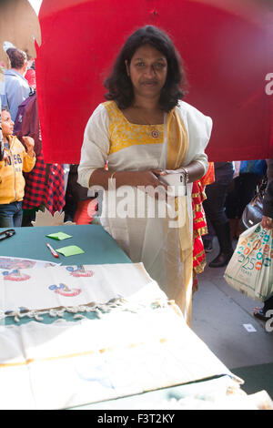 Londra, Regno Unito. 11 ottobre, 2015. Diwali, Indian Festival Culturale di luce e di gioia, Trafalgar Square, City of Westminster, Londra, Inghilterra, Regno Unito. Credito: Adina Tovy/Alamy Live News Foto Stock