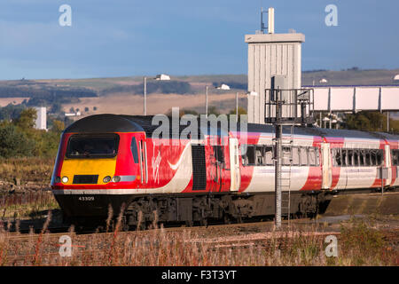 Costa est LNER servizio mattutino per Kings Cross Londra, da Aberdeen, lasciando Montrose Scozia Angus REGNO UNITO Foto Stock