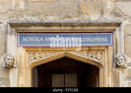 Cortile della biblioteca Bodleian Library (vecchie scuole del quadrangolo) in Oxford Oxfordshire England Regno Unito Regno Unito Foto Stock