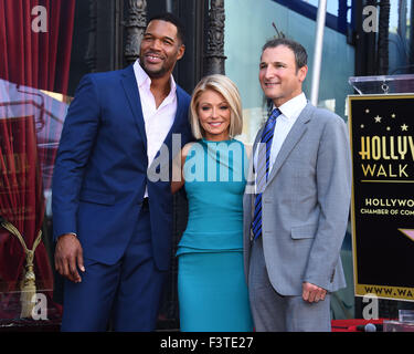 Hollywood, California, USA. Xii oct, 2015. Kelly Ripa, Michael Strahan & Michael Gelman durante il Walk of Fame onori Kelly Ripa cerimonia sulla Hollywood Blvd. Credito: Lisa O'Connor/ZUMA filo/Alamy Live News Foto Stock