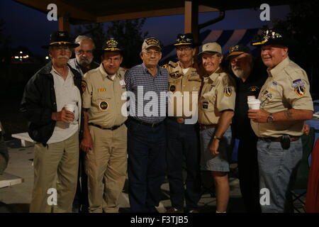 B Co. 1/7th Cavalry Reunion in Effingham, Illinois. 31 luglio-agosto2 2009. Vietnam Veterans che posano per una foto di gruppo Foto Stock