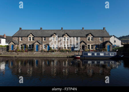 Il Monmouthshire e Brecon Canal a Brecon, nel Galles del Sud. Foto Stock