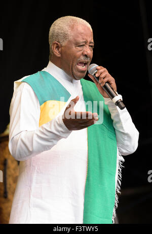 Mahmoud Ahmed, Womad 2015, Charlton Park di Malmesbury, Inghilterra, Regno Unito. 26 Luglio 2015 Foto Stock