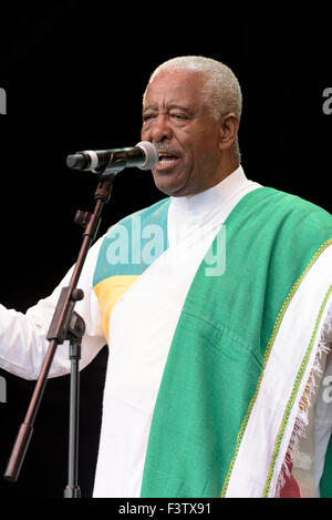 Mahmoud Ahmed, Womad 2015, Charlton Park di Malmesbury, Inghilterra, Regno Unito. 26 Luglio 2015 Foto Stock