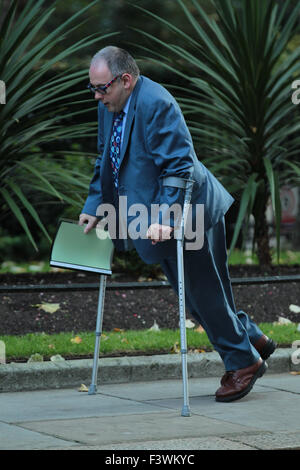 Londra, UK, 13 ottobre 2015. Ministro senza portafoglio Robert Halfon visto al 10 di Downing Street a Londra Credito: WFPA/Alamy Live News Foto Stock