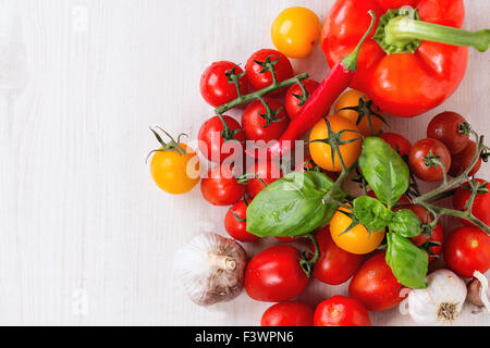 Assortimento di pomodori e verdure Foto Stock