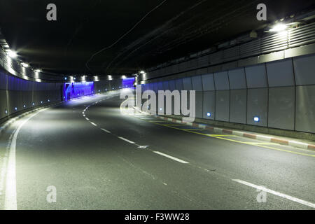 Interno della galleria urbana senza traffico Foto Stock