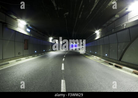 Interno della galleria urbana senza traffico Foto Stock