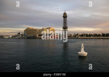 Torre Jaume Barcellona, funicolare con due vetture della funivia e aereo Foto Stock