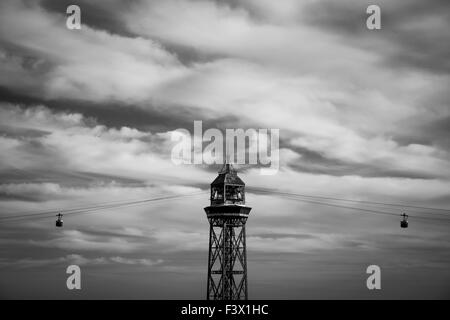 Torre Jaume Barcellona, funicolare con due vetture della funivia e aereo Foto Stock