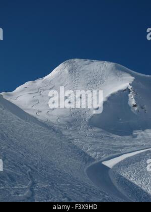 Piste da sci su una montagna Foto Stock