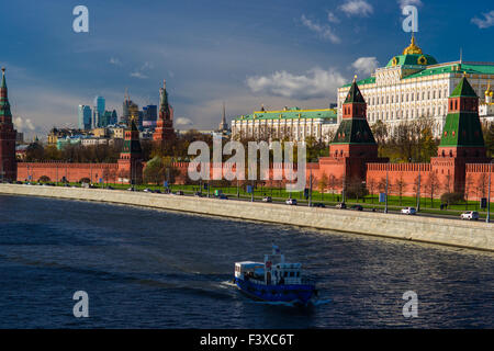 Vista del Cremlino Embankment Foto Stock