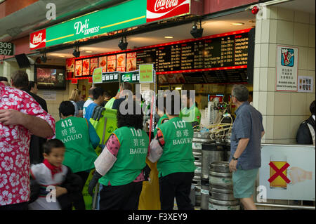 Ventole a stadium birra stand in concessione a Hong Kong evento sportivo, Cina Foto Stock