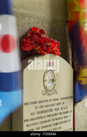 Memoriale per gli equipaggi delle 617 Squadrone a Derwent cisterna Dam, Peak District, Derbyshire, Inghilterra Foto Stock