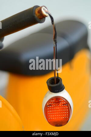 Scooter danneggiati Foto Stock