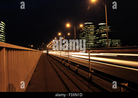 In rapido movimento di auto di notte - Ungheria Foto Stock