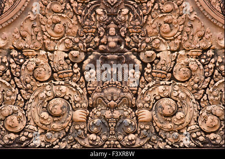 Banteay Srei carving religiosa Foto Stock