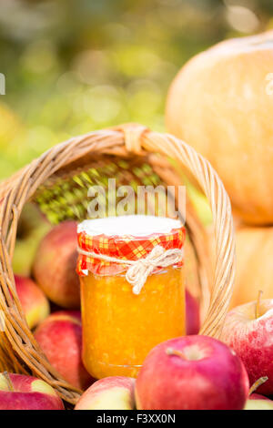 Frutta e verdura in autunno Foto Stock