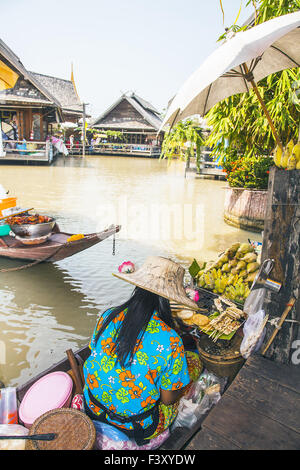 Mercato galleggiante in Pattaya Thailandia Foto Stock