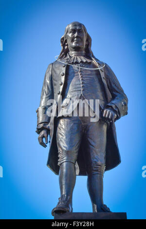 Una delle molte statue in Lafayette Square park rappresenta Ben Franklin, a New Orleans, LA Foto Stock