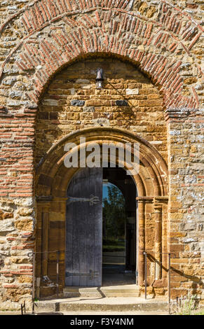 Chiesa di tutti i santi, una delle più antiche chiese di tradizione anglosassone nel paese che risale circa al 690 D.C. Brixworth, Northants, Regno Unito Foto Stock