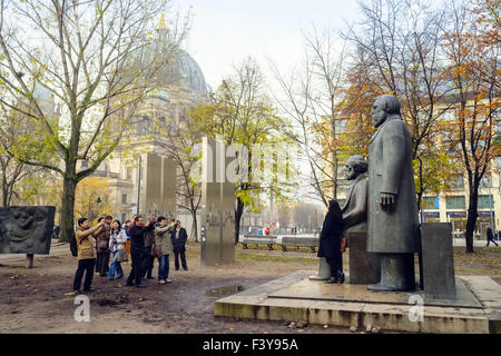 Marx-Engels-monumento, Berlino, Germania Foto Stock