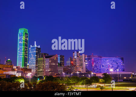 Dallas cityscape durante la notte Foto Stock