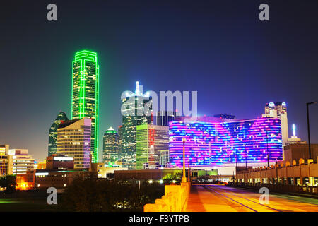 Dallas cityscape durante la notte Foto Stock