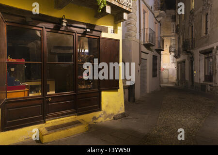 In notturna di scena di strada, Varallo Foto Stock