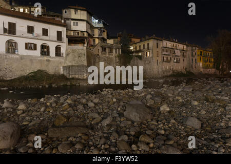 Il fiume Sesia, notte, Varallo Foto Stock