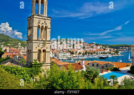 Famoso Hvar yachting vista fronte mare Foto Stock