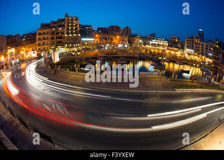 Serata a Spinola Bay vicino a St Julians Malta Foto Stock