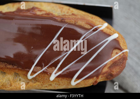 Eclair al cioccolato Foto Stock