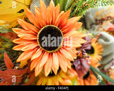 Fake arancione girasole sul display del negozio Foto Stock