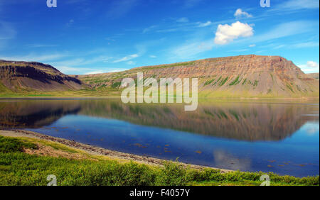 Lonely fiordo nella parte occidentale di Islanda Foto Stock