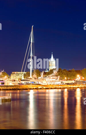 Città di Zadar sera e vista sul porto Foto Stock