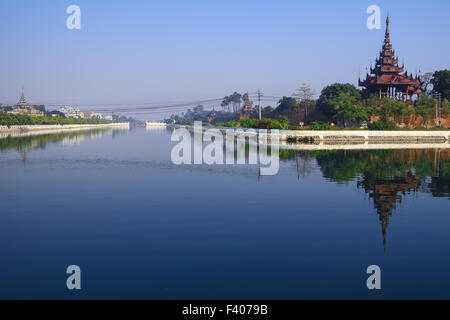 Moat presso il Royal Palace, Mandalay Myanmar Foto Stock