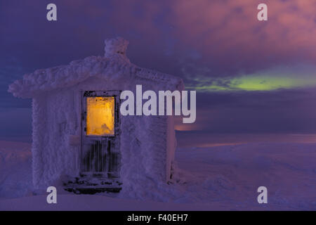 Coperto di brina capanna, Dundret, Lapponia, Svezia Foto Stock