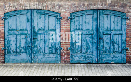 Rustico pesanti porte di legno Foto Stock