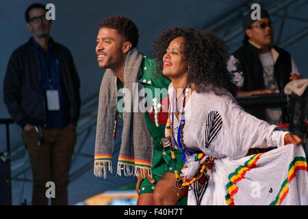 I membri del gruppo funk etiope Feedel Band suonano al Richmond Folk Festival di Richmond, Virginia Foto Stock