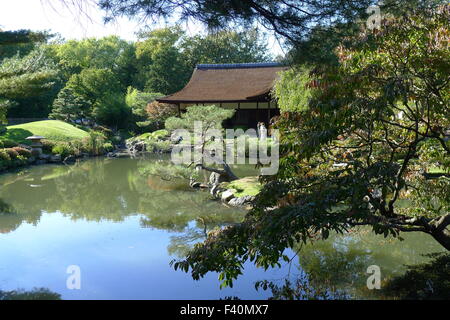 Casa giapponese e stagno giapponese Giardino a Filadelfia Foto Stock