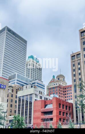 Tulsa skyline della città attorno al centro di strade Foto Stock