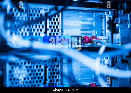 Rete di computer server nella sala dati Foto Stock