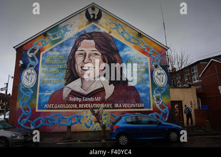 Bobby Sands' murale su Sinn Fein office.Falls Road,West Belfast, Irlanda del Nord Foto Stock