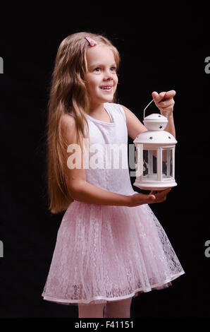 Bambina di cinque anni in cerca di un miracolo Foto Stock