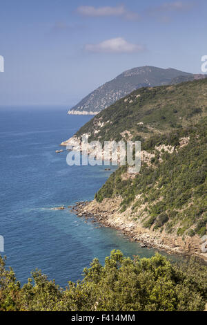 Costa mediterranea nei pressi di Bagnaia, Elba, Italia Foto Stock